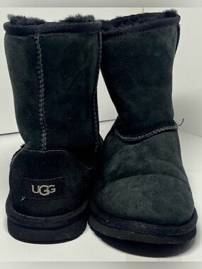 UGG Size 4 Classic Short Black Boots Sheepskin Suede Winter Fur Lined Winter